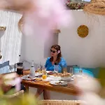 Stylish Cycladic Family With Private Gardens - Botanica